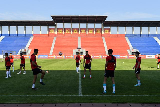 王哲林消极行为引发争议 上海不敌福建1胜3负